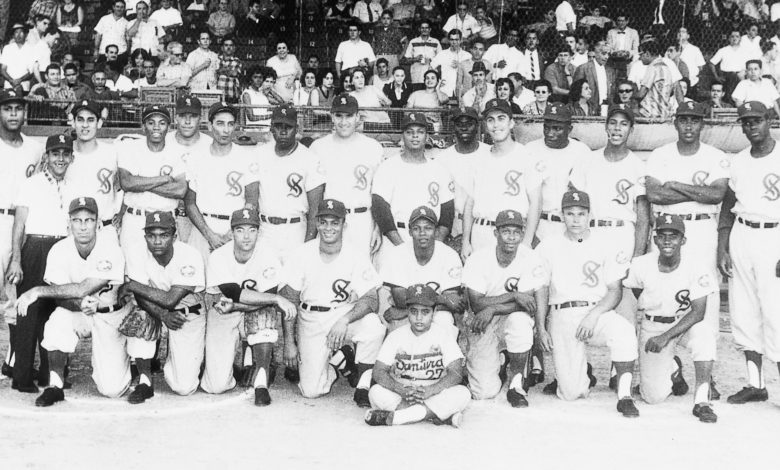 The Cangrejeros de Santurce in the late 1950s included future Hall of Famers Orlando Cepeda (l.) and Bob Gibson (r.)
