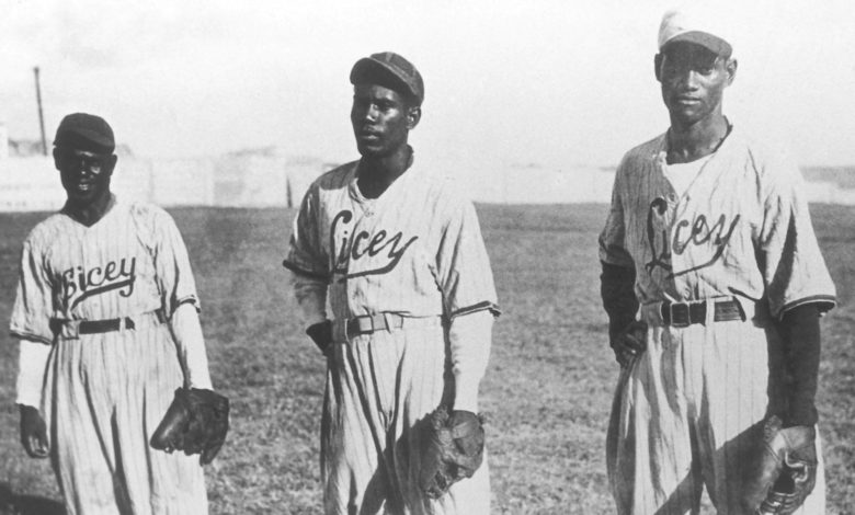 Santo Domingo’s Tigres del Licey featured the Baez brothers: Pedro, Luis and Andres Julio. The trio was killed in a 1948 plane crash on the island.
