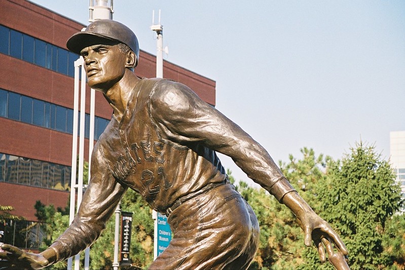 Official legends Portriat Pittsburgh Pirates Roberto Clemente